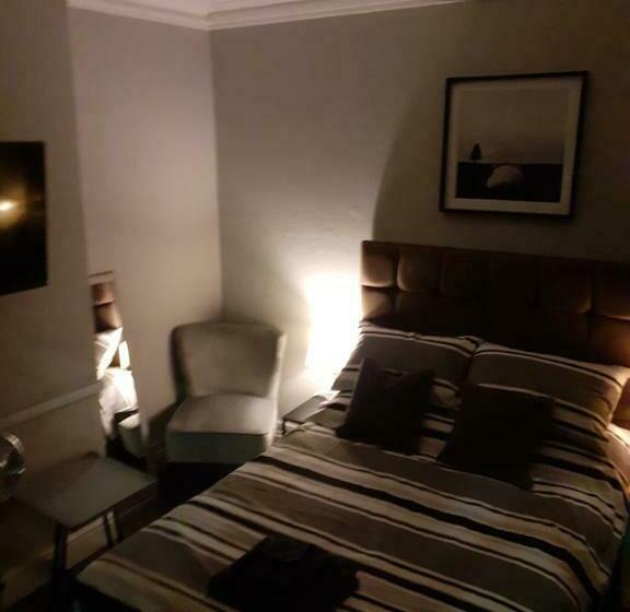 צימר Caversham Lodge