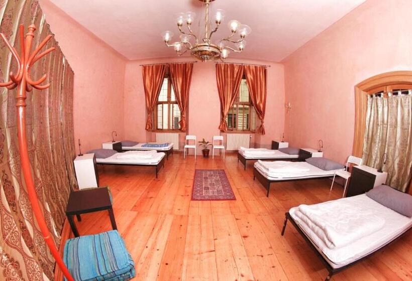 Hostel Homer Old Town Square