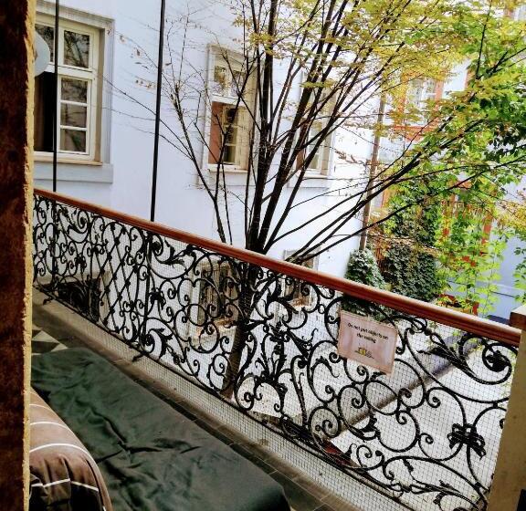 Hostel Homer Old Town Square