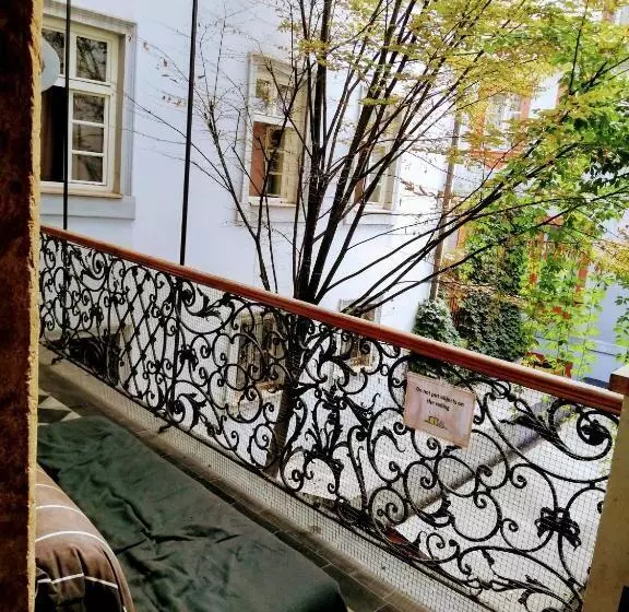 Hostel Homer Old Town Square