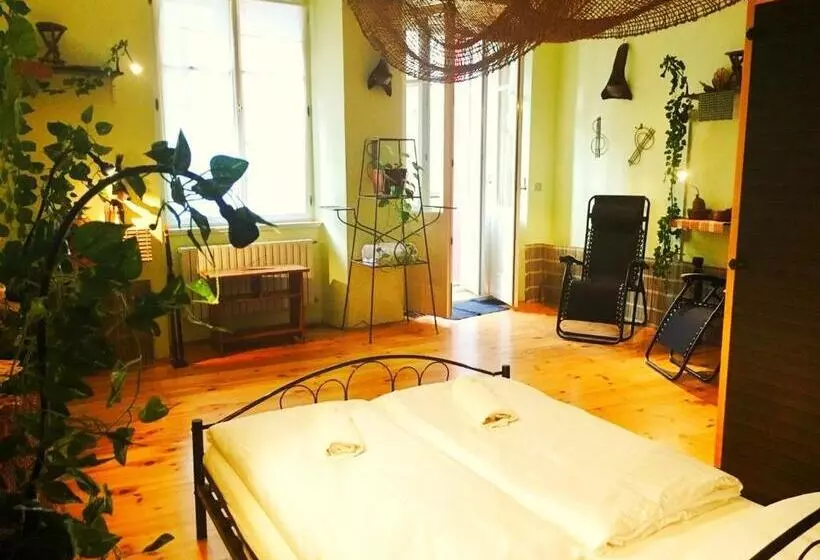 Hostel Homer Old Town Square