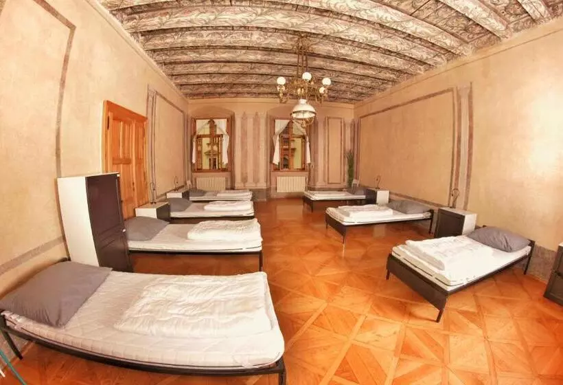 Hostel Homer Old Town Square