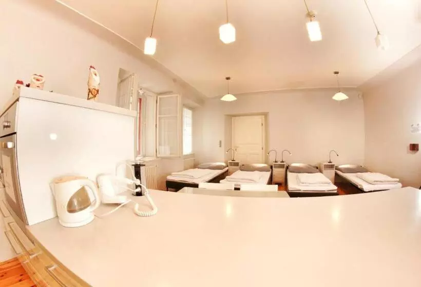 Hostel Homer Old Town Square