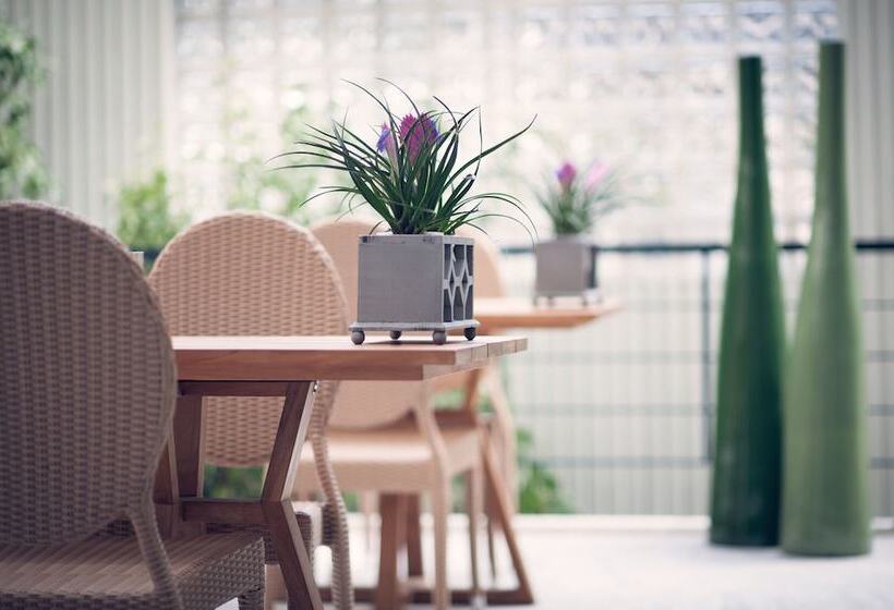 هتل Avra City Boutique