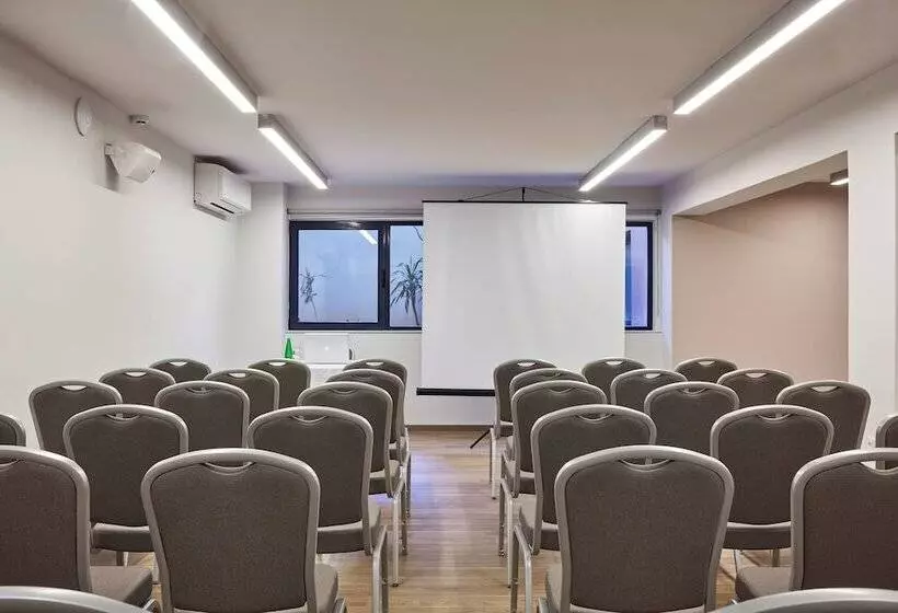 فندق Avra City Boutique