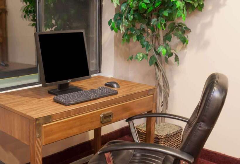 فندق Baymont By Wyndham New Buffalo