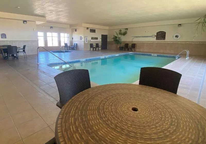 Отель Comfort Inn & Suites