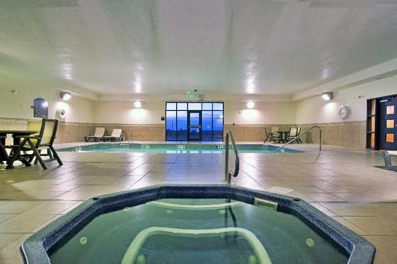 Отель Comfort Inn & Suites