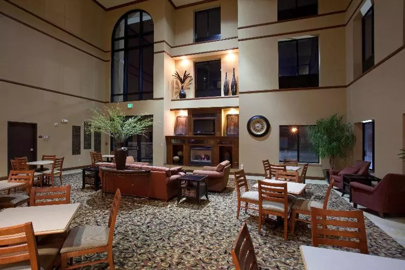 Отель Comfort Inn & Suites