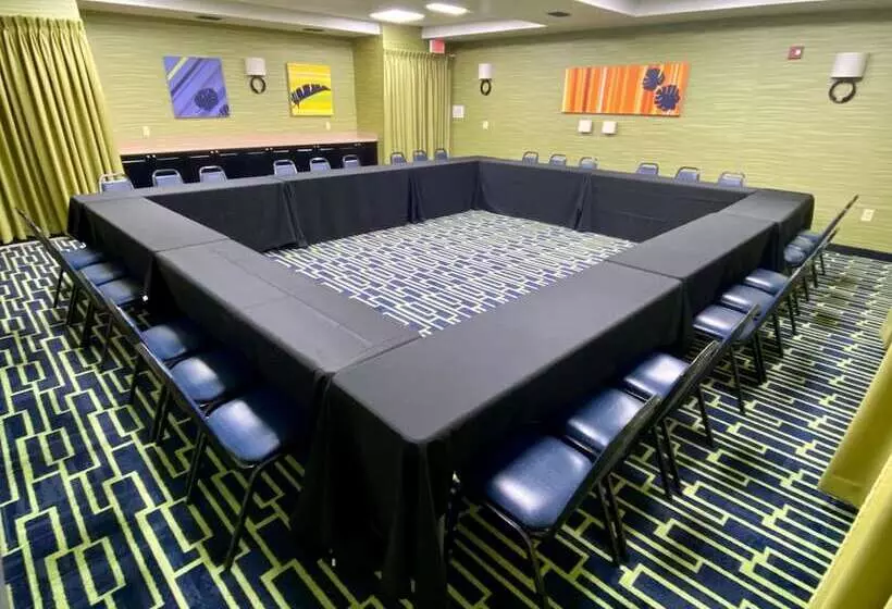 Отель Holiday Inn Express Suites Plant City By Ihg