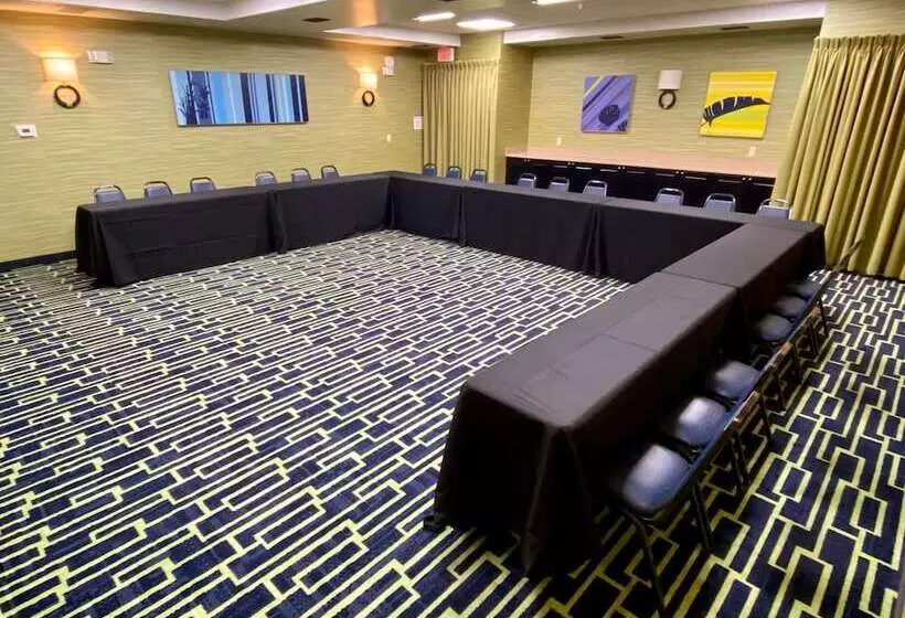 Отель Holiday Inn Express Suites Plant City By Ihg