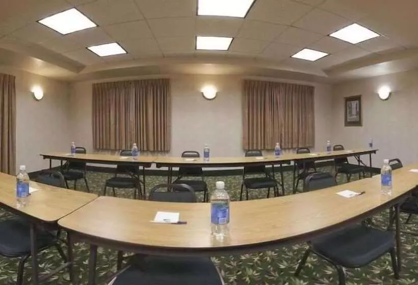 Отель Holiday Inn Express Suites Plant City By Ihg