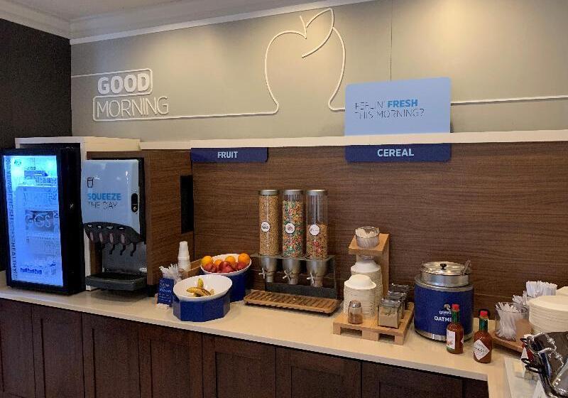 Holiday Inn Express Hotel & Suites St. Louis West O Fallon, An Ihg