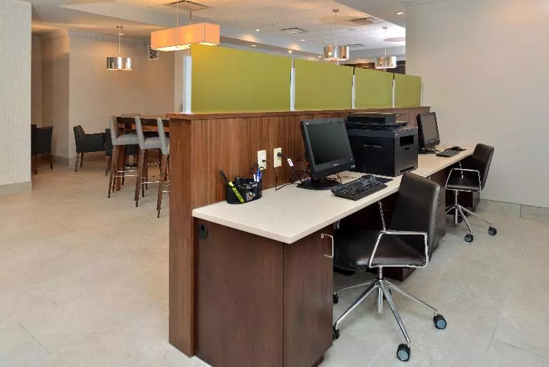 Holiday Inn Express Hotel & Suites St. Louis West O Fallon, An Ihg