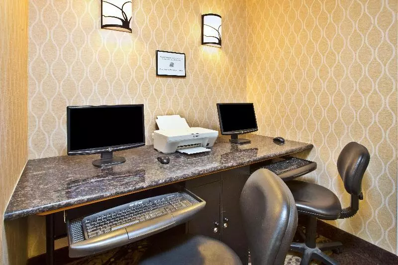 Holiday Inn Express Hotel And Suites Harrington   Dover Area, An Ihg