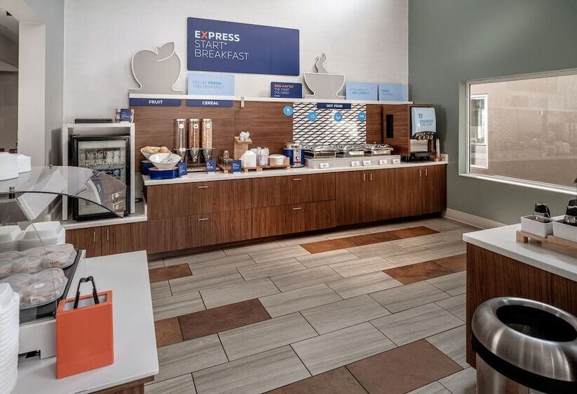 בית מלון כפרי Holiday Inn Express And Suites Pikeville, An Ihg