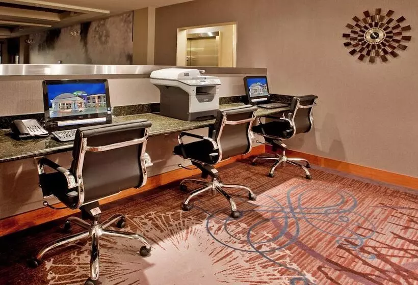 Holiday Inn Express Hotel And Suites Saint Robert, An Ihg