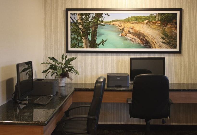 فندق Holiday Inn Express Munising Lakeview By Ihg