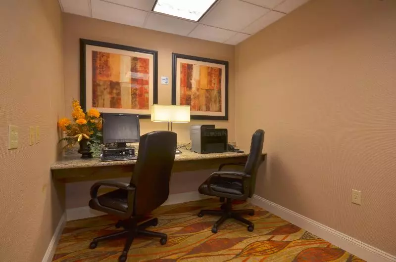 ホテル Holiday Inn Express & Suites Pine Bluff/pines Mall, An Ihg