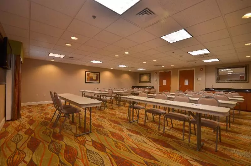ホテル Holiday Inn Express & Suites Pine Bluff/pines Mall, An Ihg