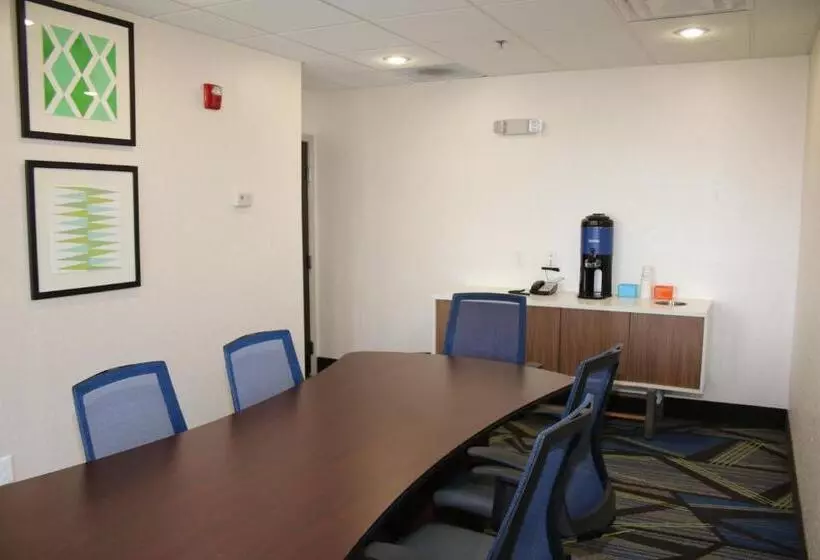 Отель Holiday Inn Express, An Ihg