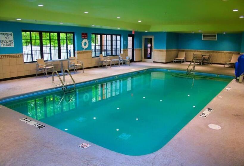 בית מלון כפרי Holiday Inn Express, An Ihg