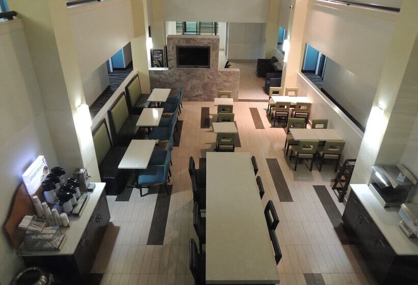 Отель Holiday Inn Express Trussville, An Ihg