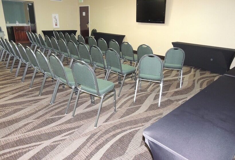 Отель Holiday Inn Express Trussville, An Ihg