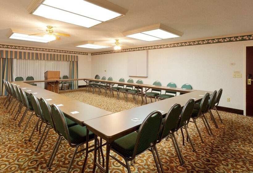 Отель Holiday Inn Express Trussville, An Ihg