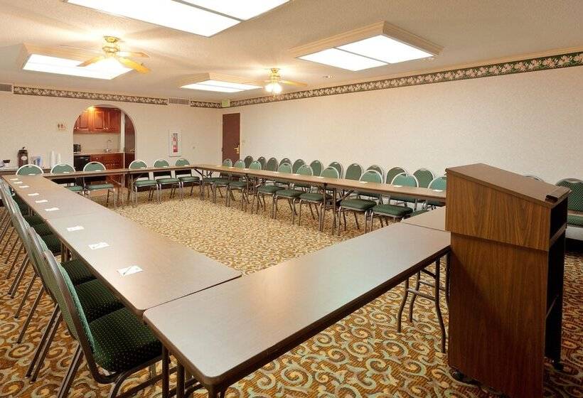 Отель Holiday Inn Express Trussville, An Ihg