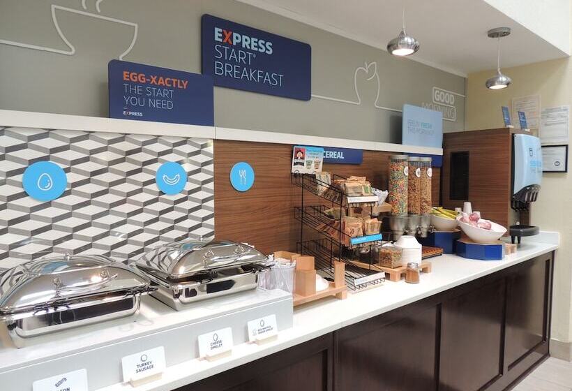 Отель Holiday Inn Express Trussville, An Ihg