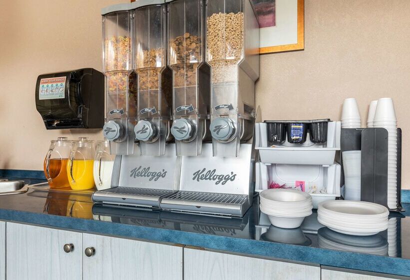 فندق Knights Inn Orillia