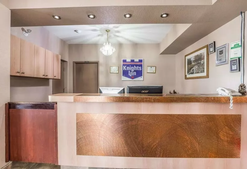 Отель Knights Inn Orillia