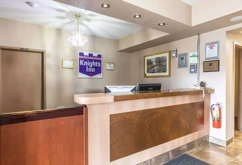 Отель Knights Inn Orillia
