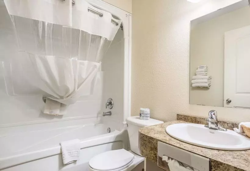 Отель Knights Inn Orillia