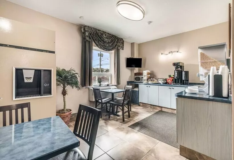 Отель Knights Inn Orillia