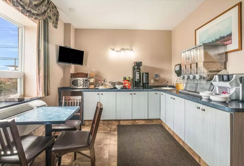 Отель Knights Inn Orillia