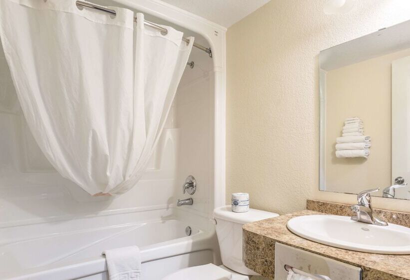 فندق Knights Inn Orillia