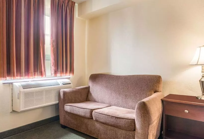 Отель Knights Inn Orillia