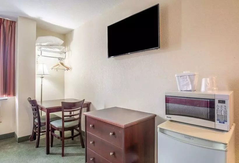 Отель Knights Inn Orillia