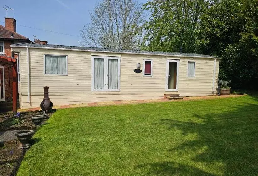 בית מלון כפרי Tudor Lodge