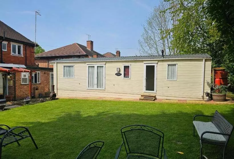 בית מלון כפרי Tudor Lodge