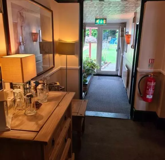 בית מלון כפרי Tudor Lodge