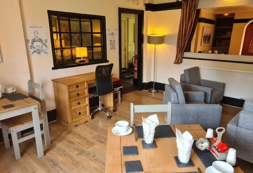 בית מלון כפרי Tudor Lodge