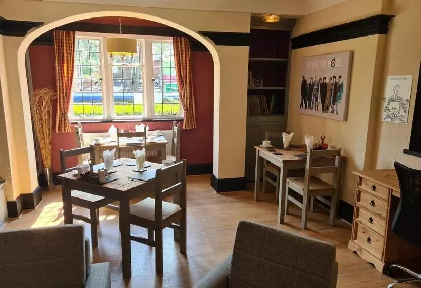 בית מלון כפרי Tudor Lodge