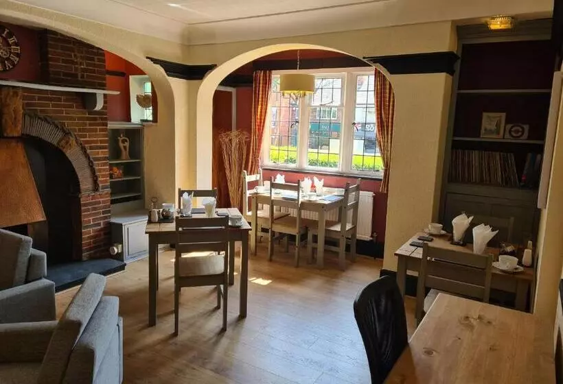 בית מלון כפרי Tudor Lodge