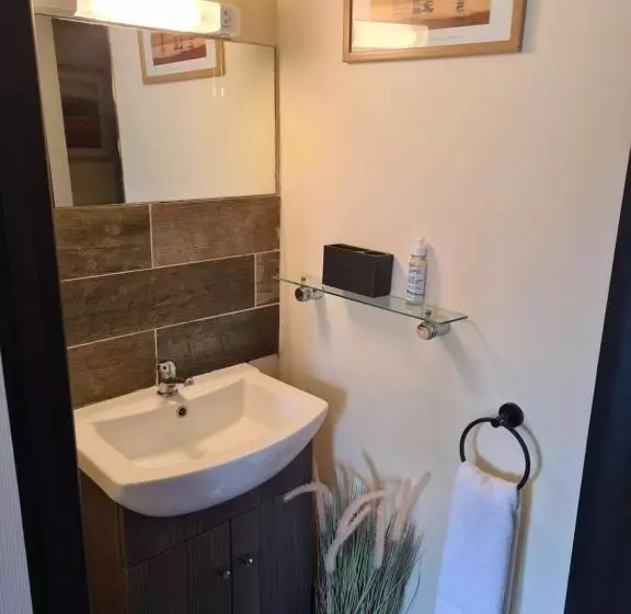 בית מלון כפרי Tudor Lodge