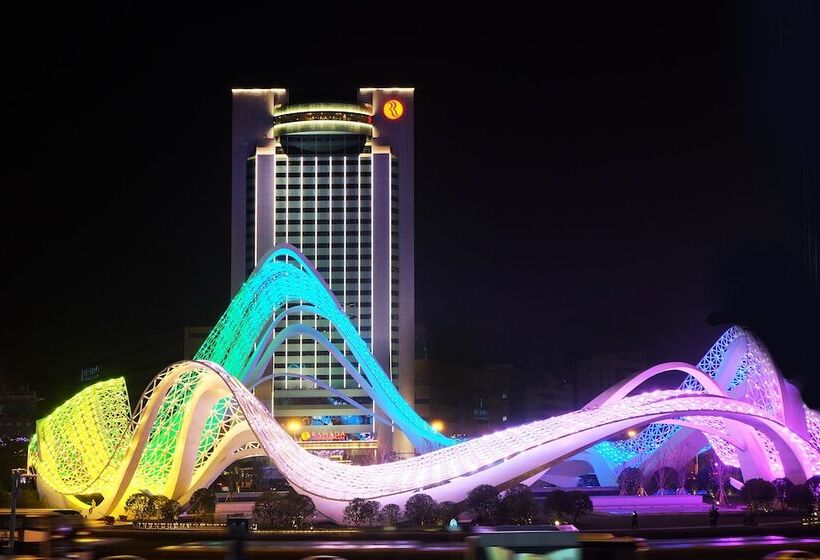 호텔 Ramada Plaza Wuhan Optics Valley