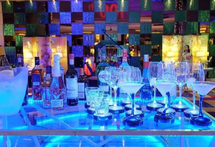 호텔 Ramada Plaza Wuhan Optics Valley