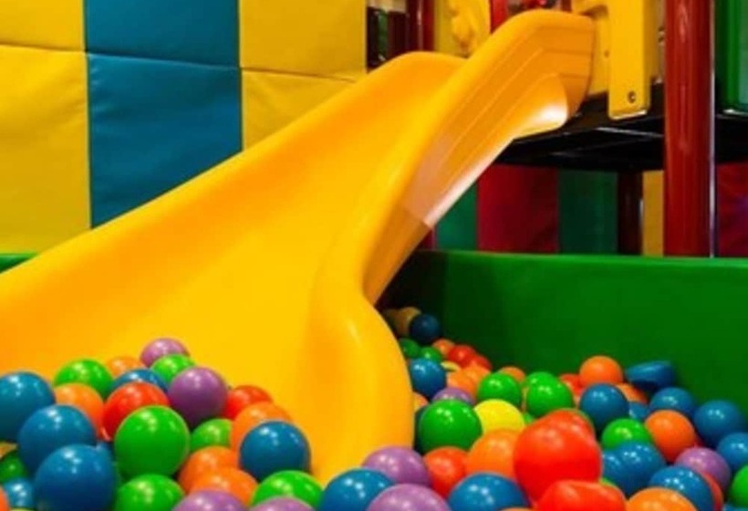 호텔 Ramada Plaza Wuhan Optics Valley